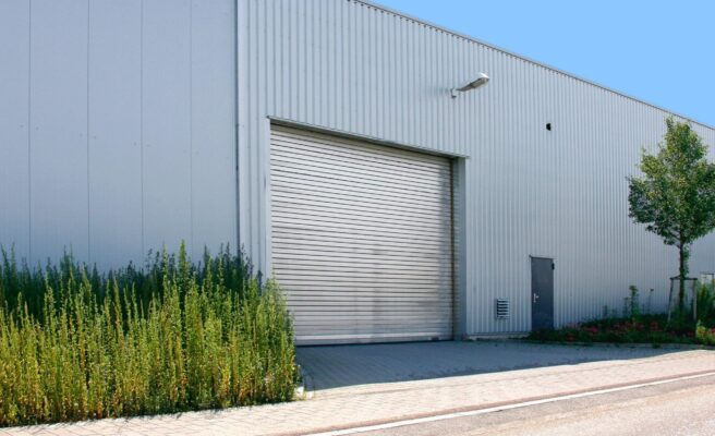 Lagerhalle mit Rolltor